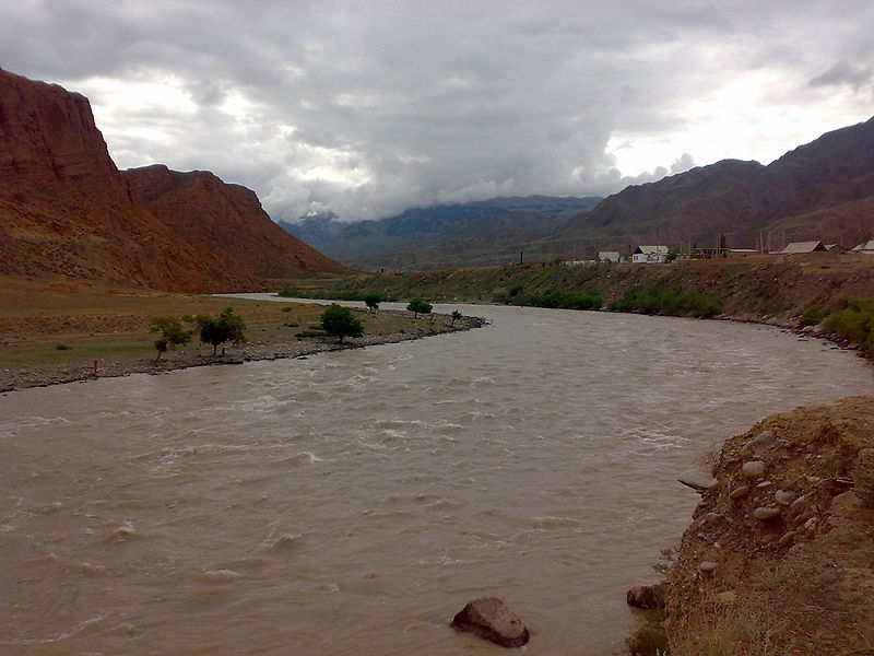 Река Нарын в окрестностях города Нарын