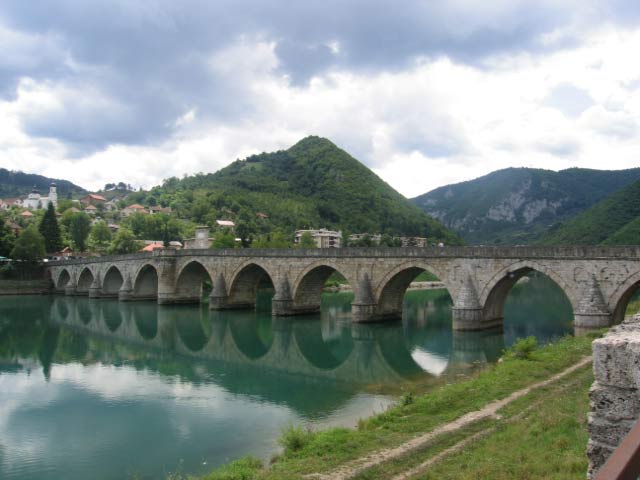 Вишеградский мост через реку Дрину