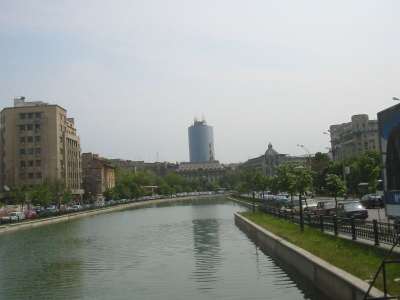 Река Дымбовица в Бухаресте