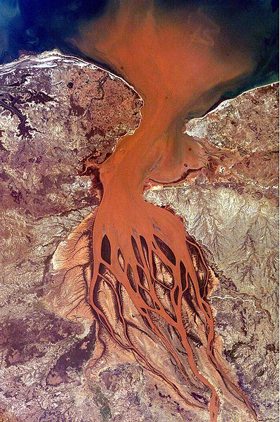 Вид из космоса на дельту реки Бецибуки