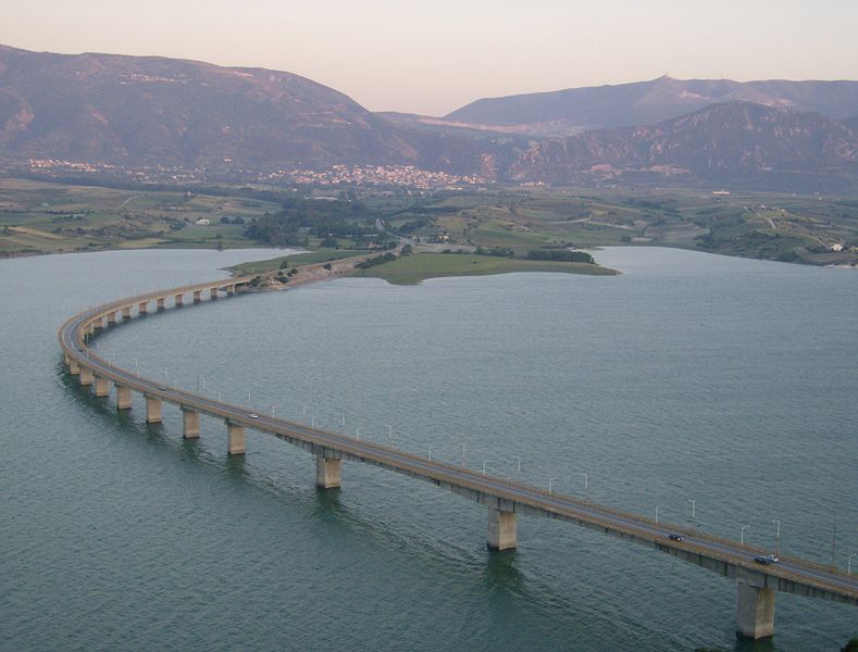 Мост мерез реку Альякмон