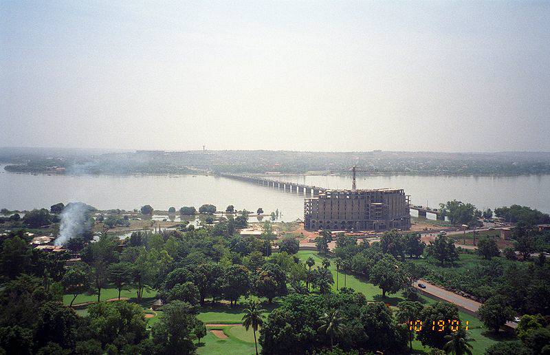 Мост через реку Нигер в Бамако