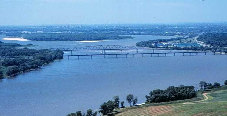 Река Миссисипи севернее Сент-Луиса