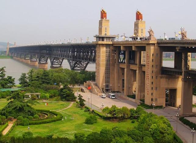 Мост через Янцзы в Нанкине