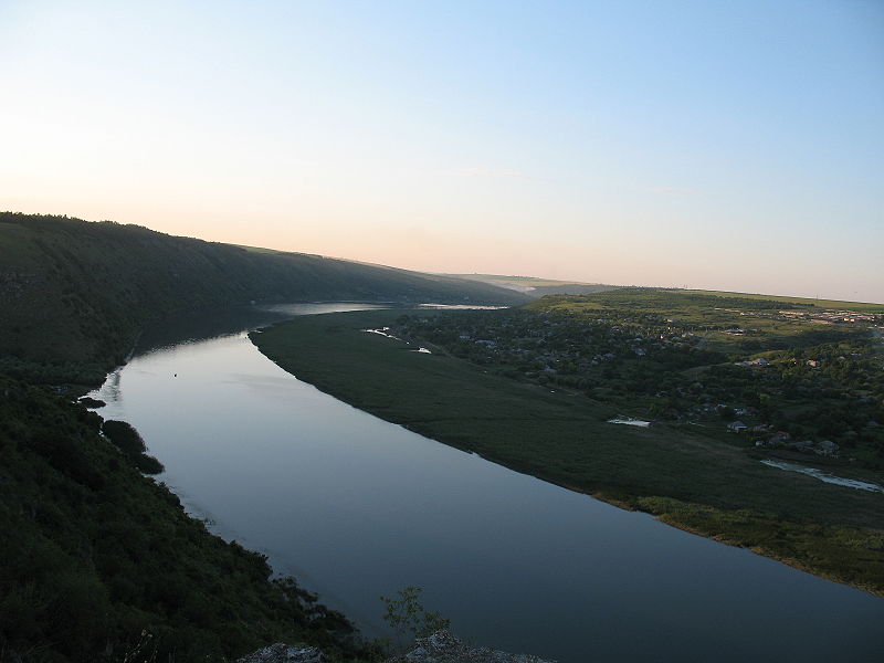 Река Днестр у села Цыпово Резинского района
