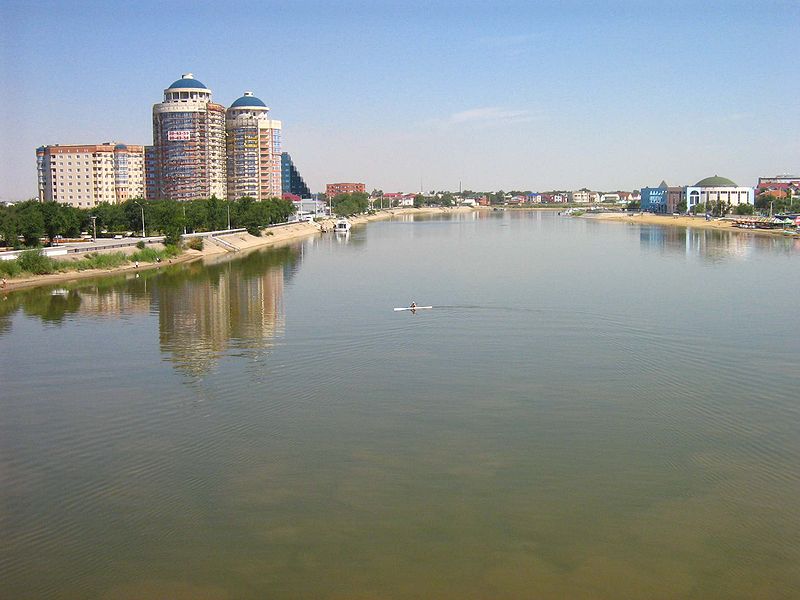 Река Урал в центре города Атырау