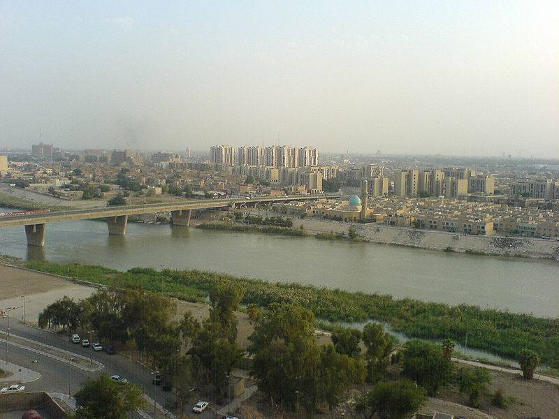 Река Тигр протекающая по Багдаду
